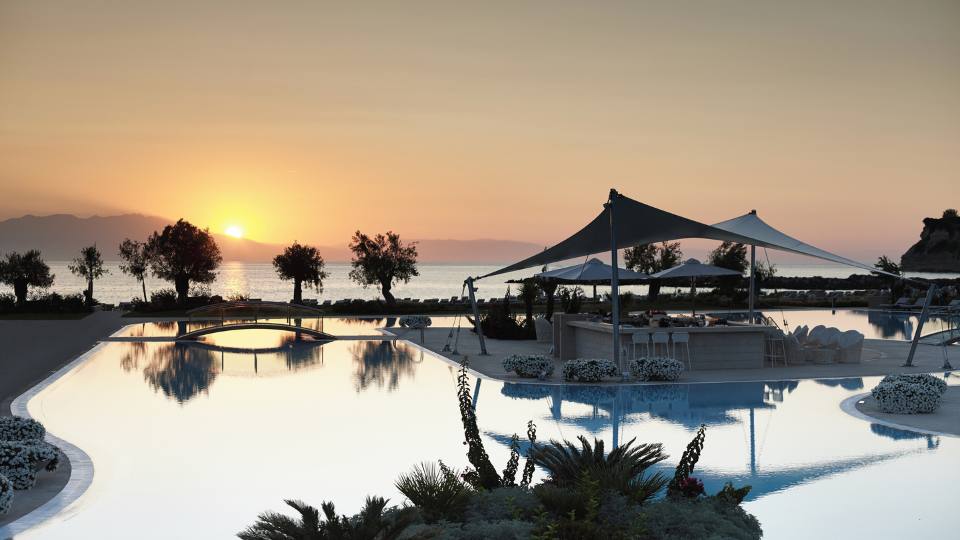 The Best Beach Bars in Greece: 10 Chic Yacht-Access Escapes for Sunset Bliss & Champagne Soirées