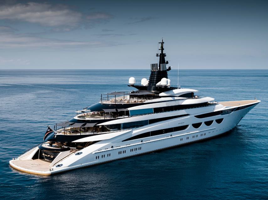 Understanding superyacht registration types, yacht flags and classification | An essential guide for owners & charterers
